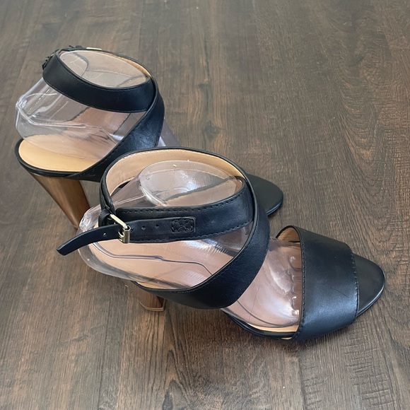 Banana Republic Heels Strappy black Gold Women size 6 open toe pump dress shoe - Picture 5 of 6